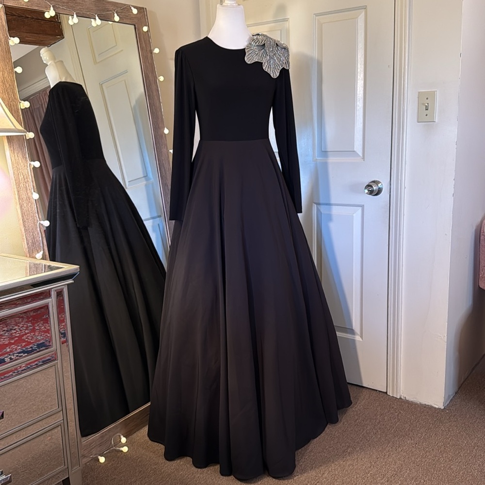 MAC DUGGAL Black Long Sleeve Ball Gown Taffeta with 3D Rhinestone Flower - Picture 4 of 13